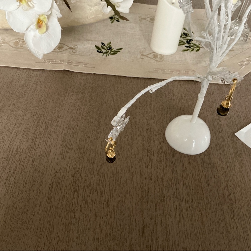 Elegant Gold and Brown drop earrings.